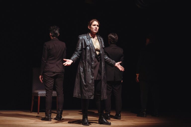 Foto di scena 4 di Edipo – Il grande enigma, spettacolo della Compagnia cambiaMENTI teatro – teatro d'attore