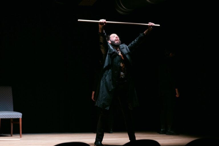 Foto di scena 5 di Edipo – Il grande enigma, spettacolo della Compagnia cambiaMENTI teatro – teatro d'attore