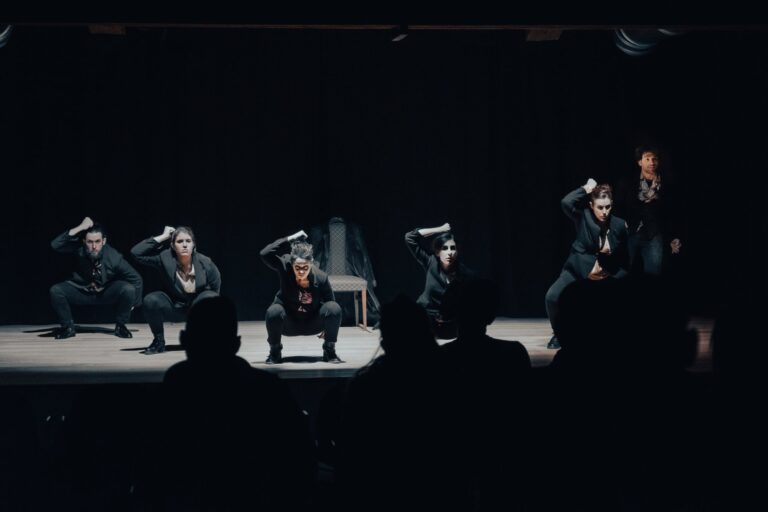 Foto di scena 6 di Edipo – Il grande enigma, spettacolo della Compagnia cambiaMENTI teatro – teatro d'attore