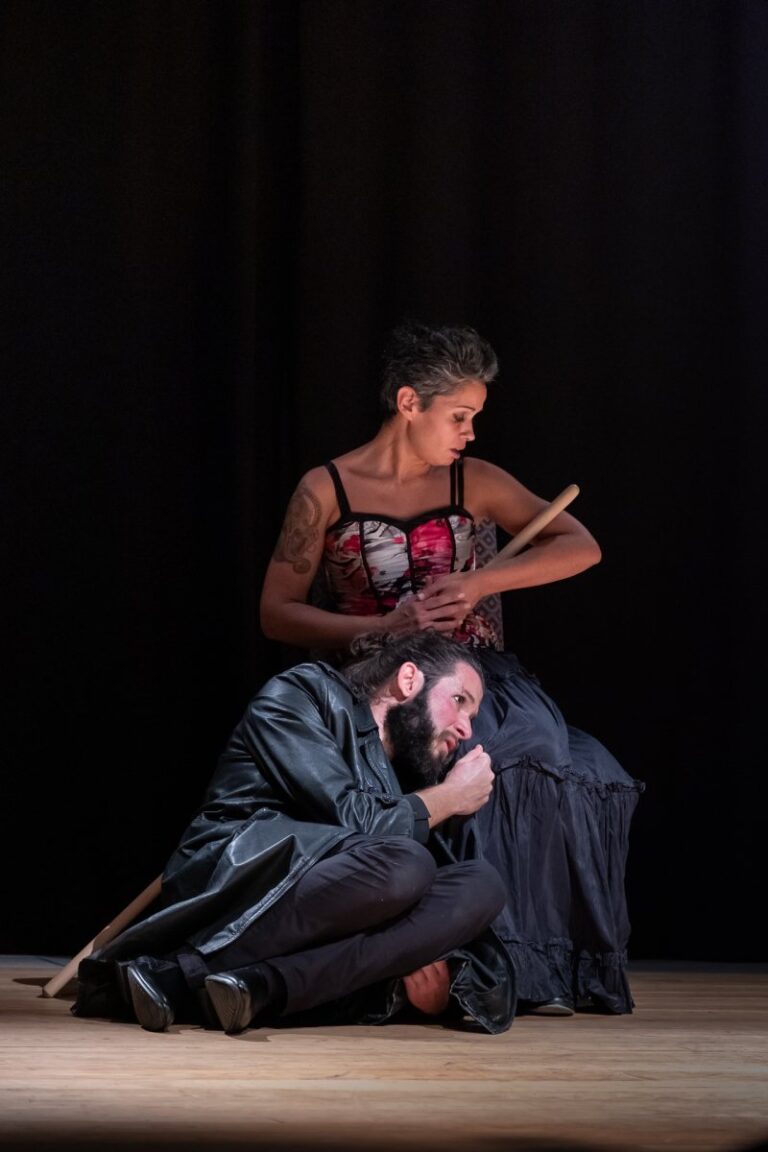 Foto di scena 7 di Edipo – Il grande enigma, spettacolo della Compagnia cambiaMENTI teatro – teatro d'attore