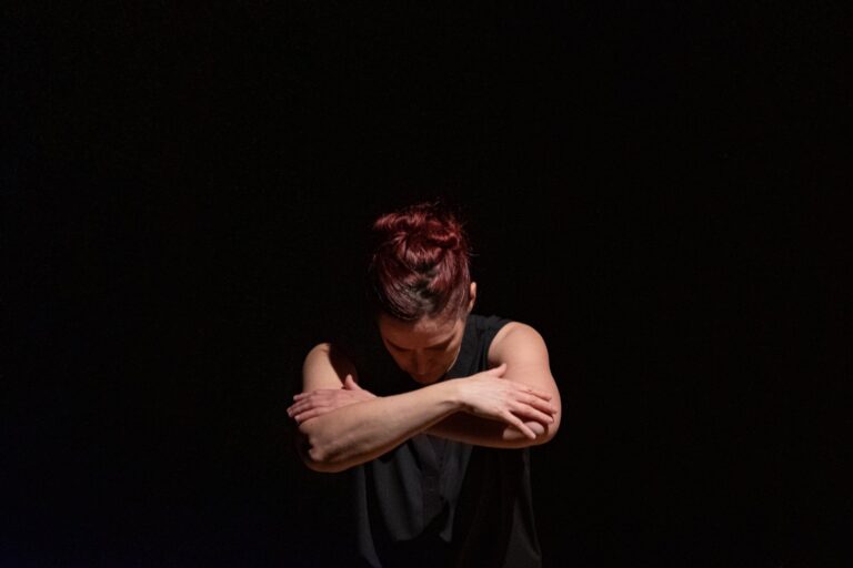 Foto di scena 8 di Edipo – Il grande enigma, spettacolo della Compagnia cambiaMENTI teatro – teatro d'attore