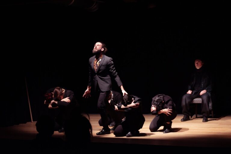 Foto di scena 9 di Edipo – Il grande enigma, spettacolo della Compagnia cambiaMENTI teatro – teatro d'attore