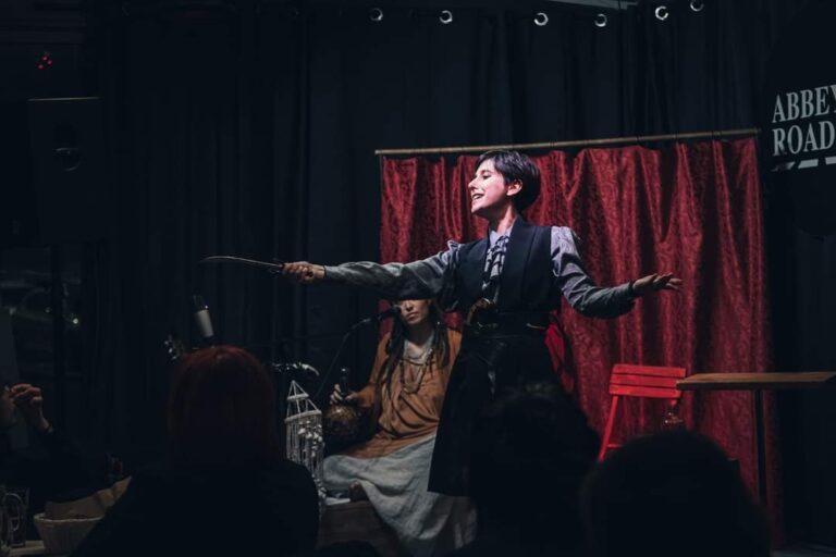 Foto di scena 2 di Piratesse, spettacolo della Compagnia cambiaMENTI teatro – teatro d'attore e musica dal vivo