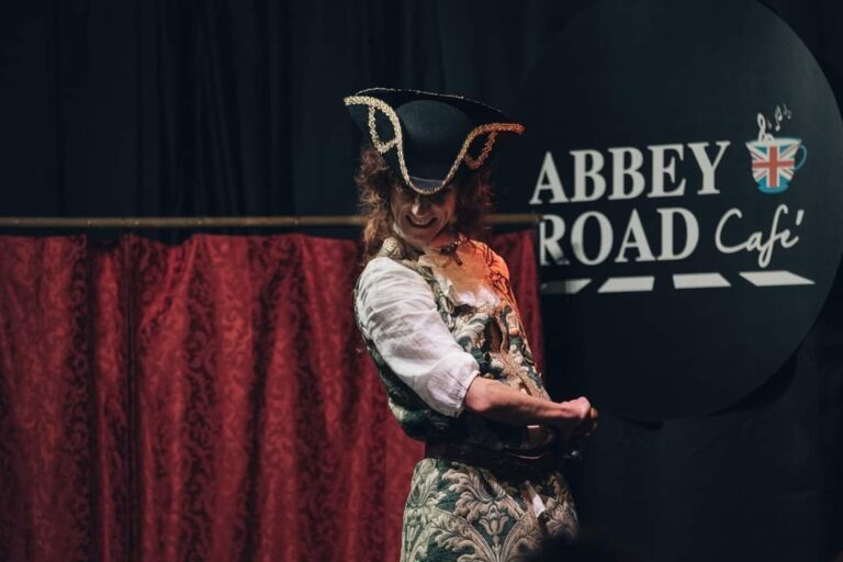 Foto di scena 4 di Piratesse, spettacolo della Compagnia cambiaMENTI teatro – teatro d'attore e musica dal vivo