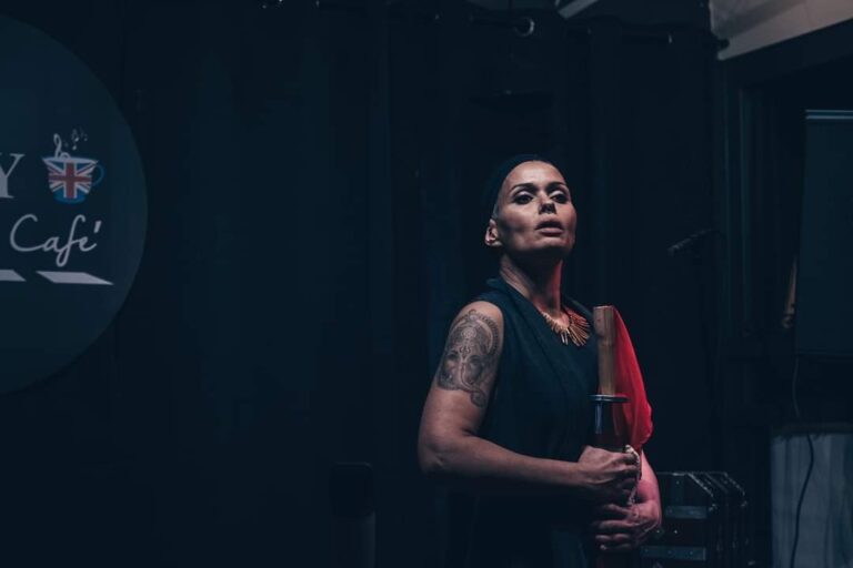 Foto di scena 5 di Piratesse, spettacolo della Compagnia cambiaMENTI teatro – teatro d'attore e musica dal vivo